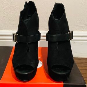 G by Guess black heels size 8